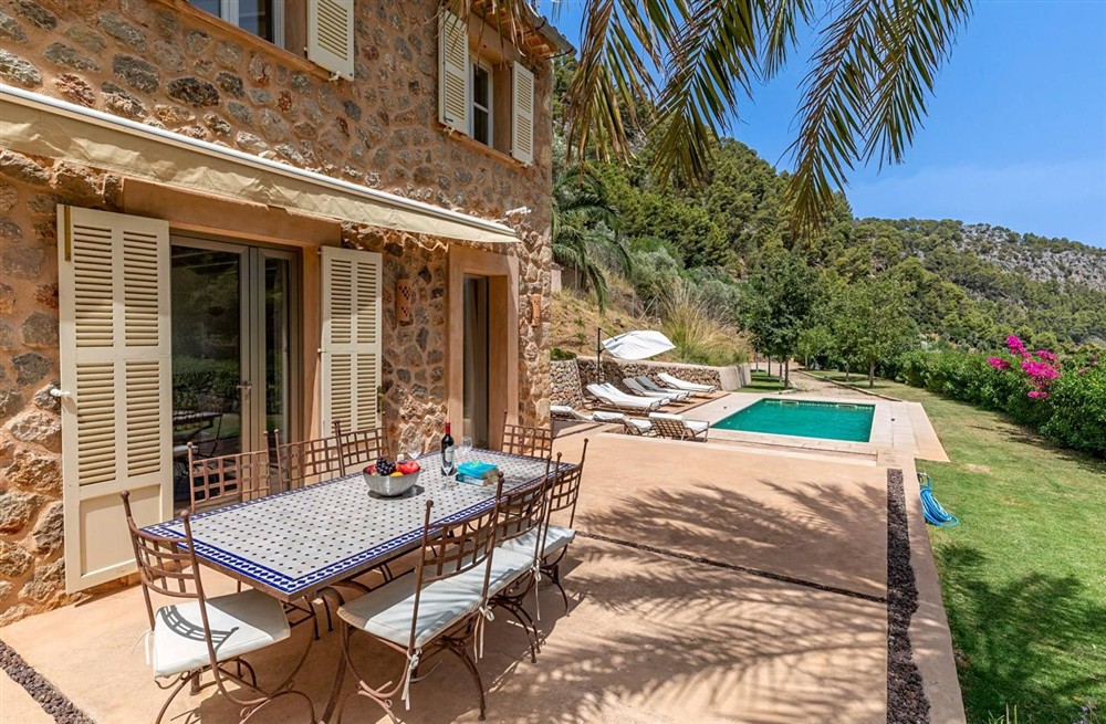 Villa Son Sales