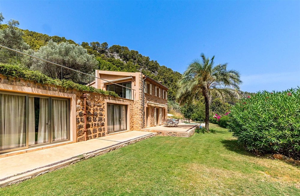 Villa Son Sales