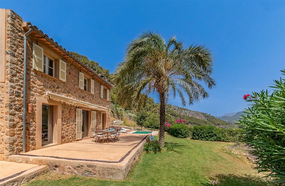 Villa Son Sales