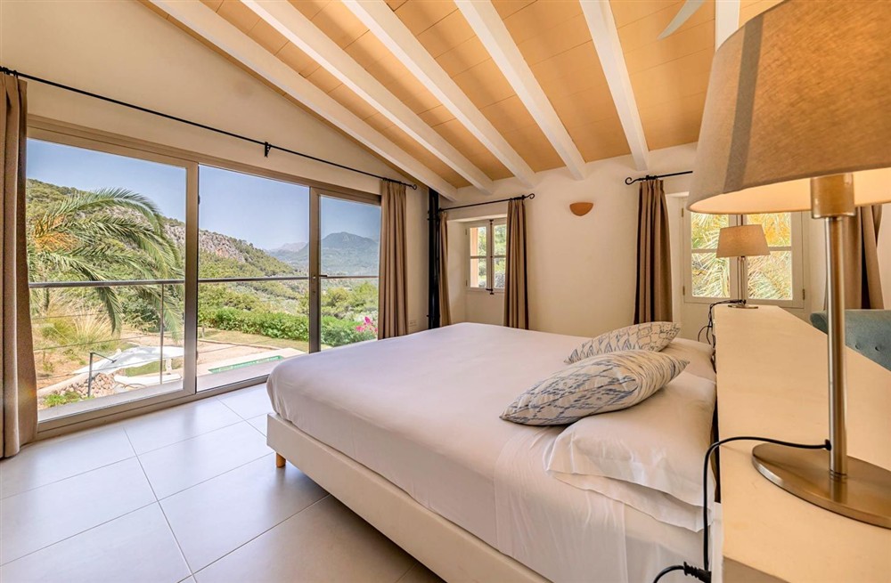Villa Son Sales