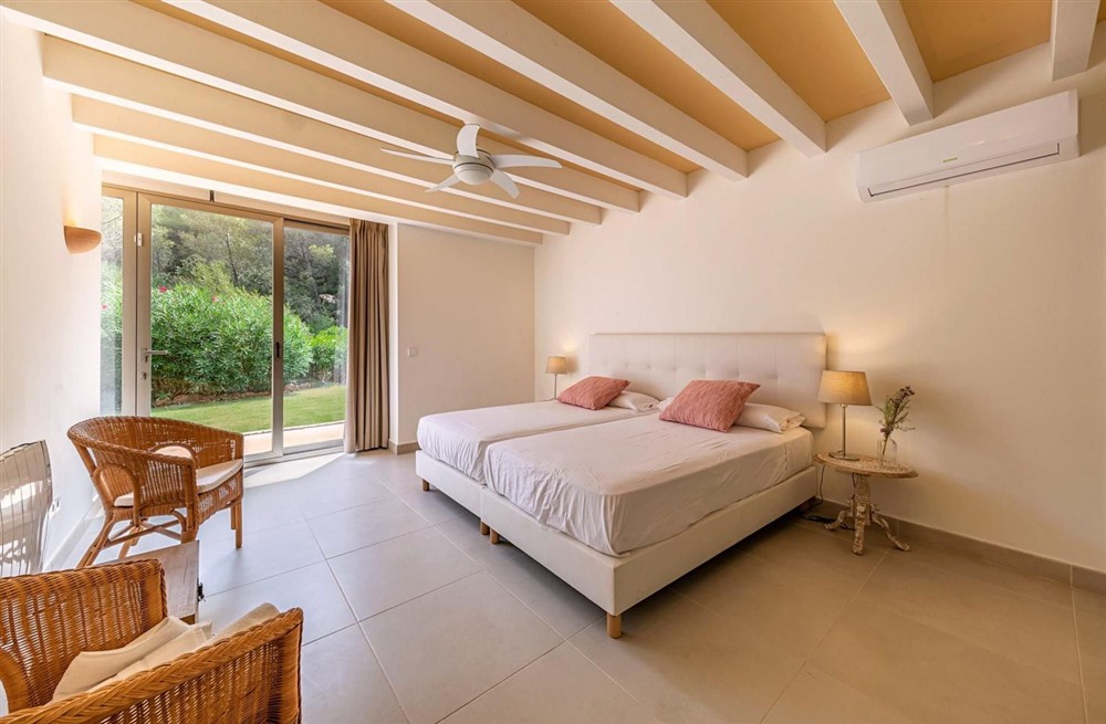 Villa Son Sales