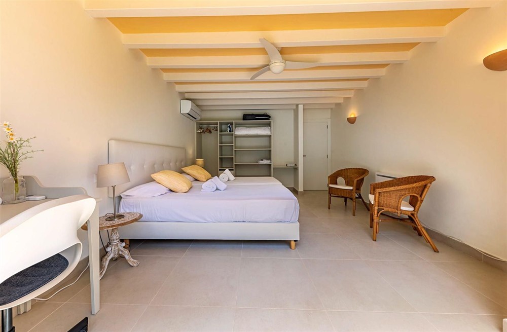 Villa Son Sales