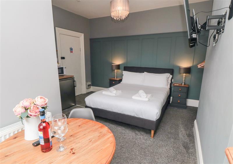A bedroom in Villa Suite 6 at Villa Suite 6, Scarborough