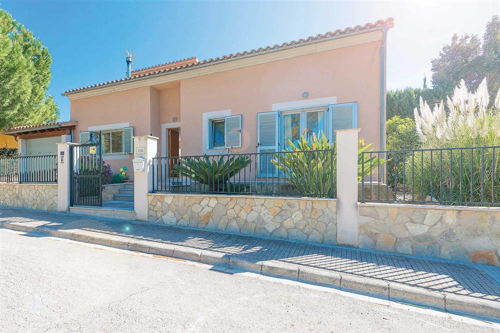 Villa exterior at Villa Synera, Alcudia, Mallorca