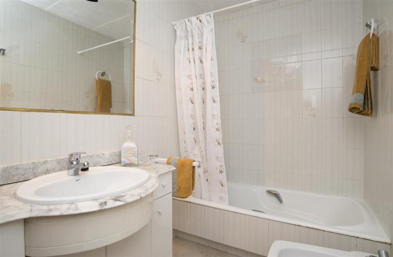 Bathroom (photo 2) at Villa Valenti, Cala dOr, Spain