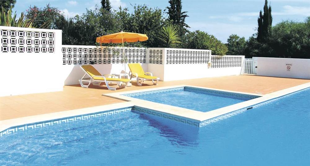 Swimming pool (photo 4) at Villa Verde, Branqueira, Algarve
