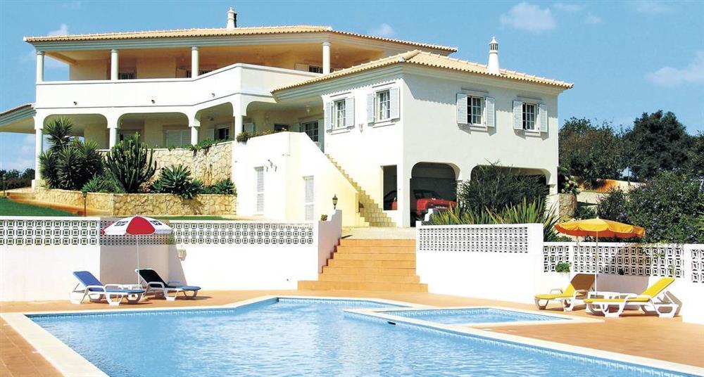 Swimming pool at Villa Verde, Branqueira, Algarve