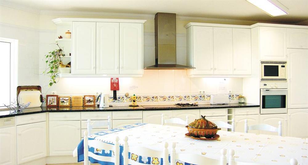 The kitchen at Villa Verde, Branqueira, Algarve