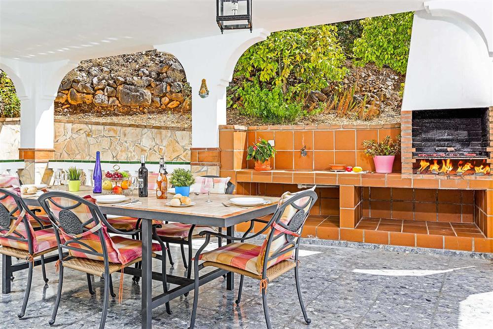 Alfresco dining, food prep area, barbecue at Villa Vista Azul, Frigiliana, Andalucia
