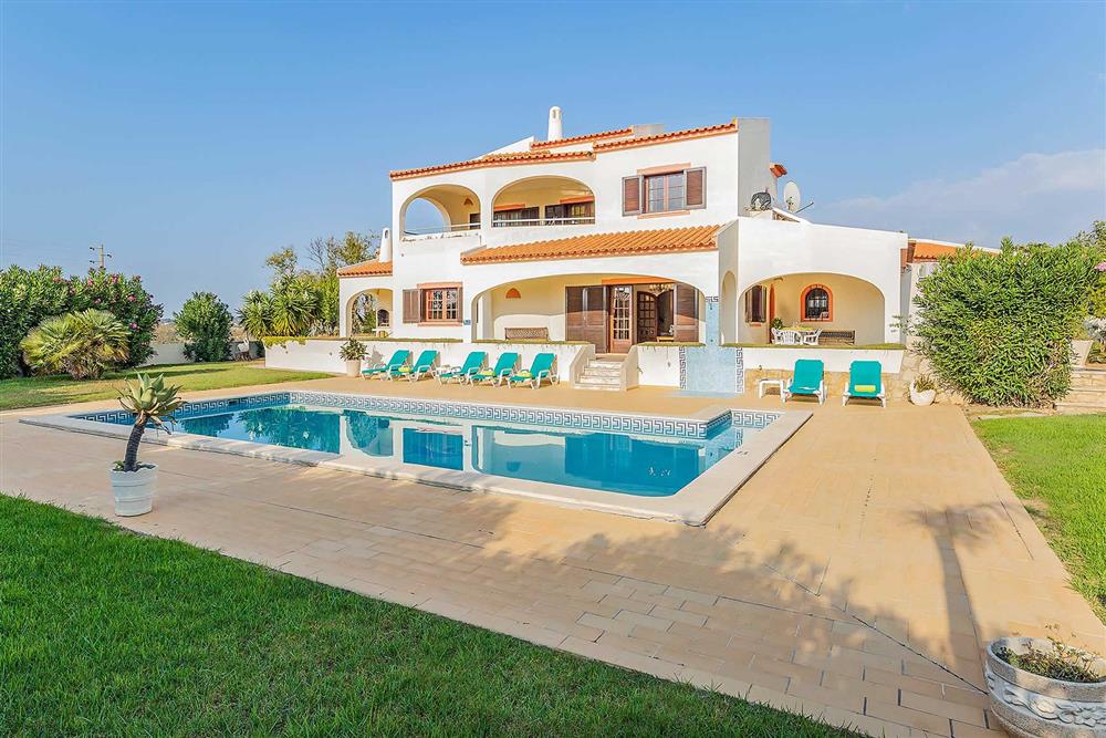 Villa Vivenda Vista Mar in Vale de Parra, Algarve Portugal sleeps 8