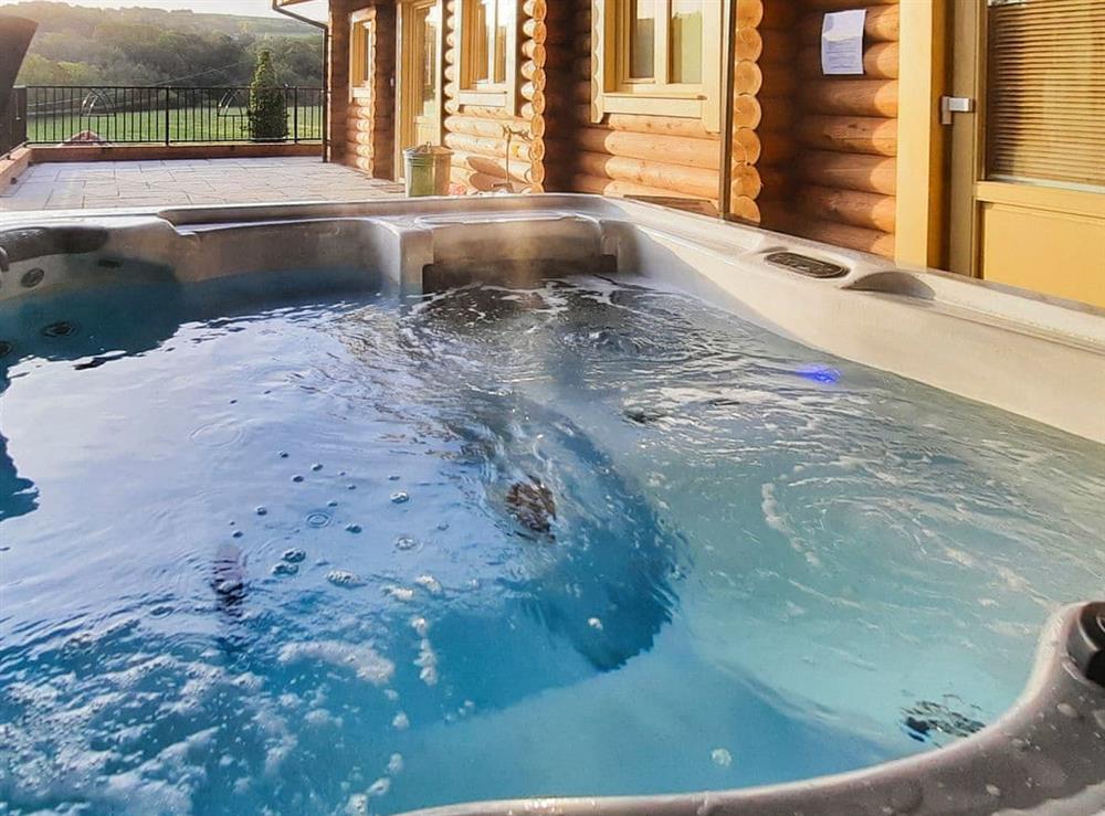 Hot tub at Vindomora Lodge, 