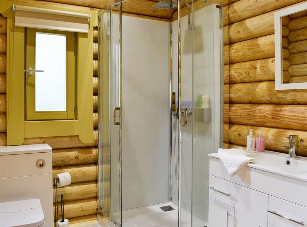 Shower room at Vindomora Lodge, 