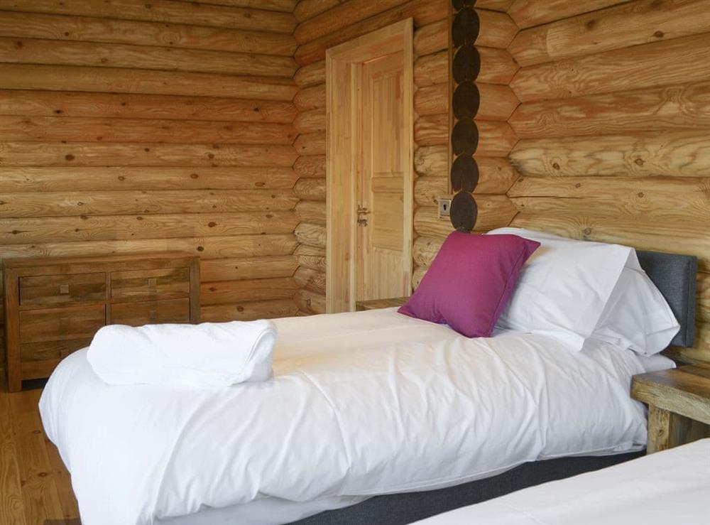 Good-sized twin bedroom at Hadrian Lodge, 