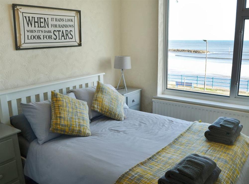 Charming double bedroom at Violet Cottage in Newbiggin-by-the-Sea, Northumberland