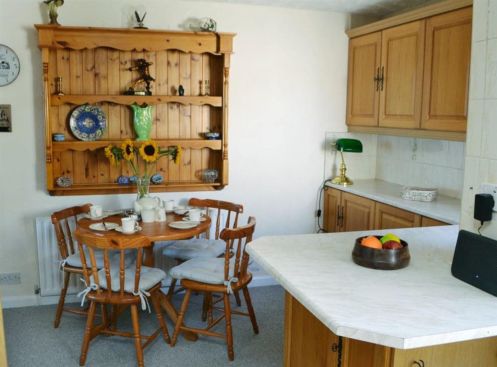 Spacious kitchen/dining room at Violet Cottage in Newbiggin-by-the-Sea, Northumberland