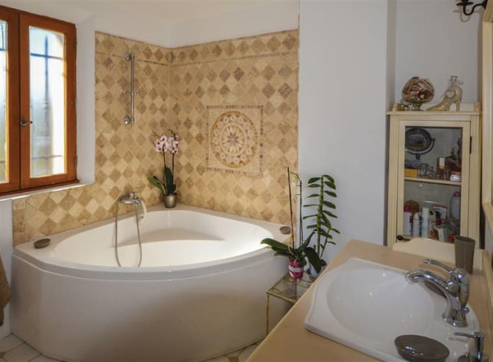 Bathroom (photo 2) at Vue Sur les Montagnes in Spéracèdes, Côte-d’Azur, France