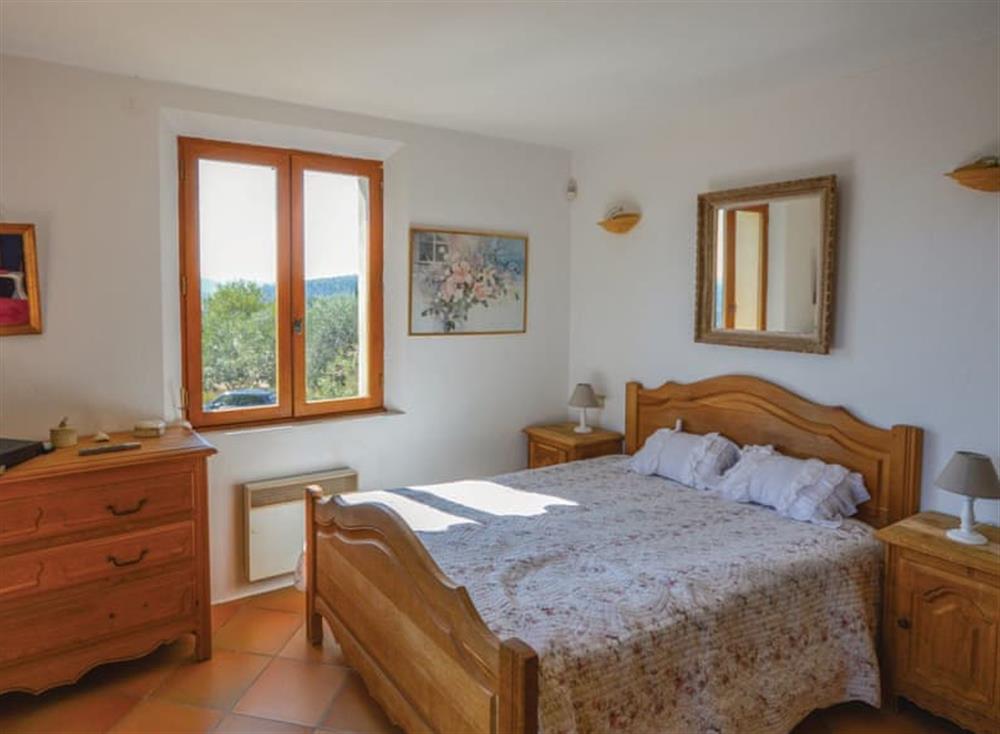 Bedroom (photo 4) at Vue Sur les Montagnes in Spéracèdes, Côte-d’Azur, France