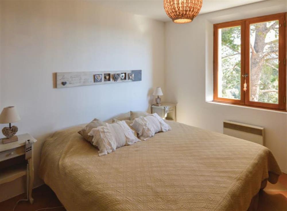 Bedroom at Vue Sur les Montagnes in Spéracèdes, Côte-d’Azur, France