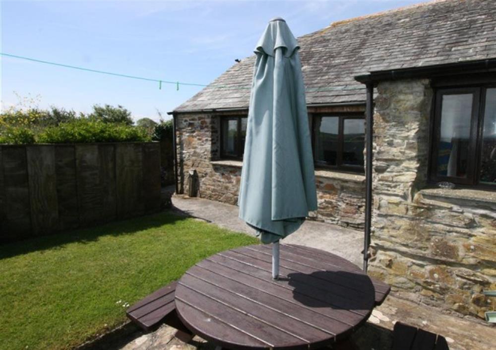 Patio and garden at Waddles in St Merryn