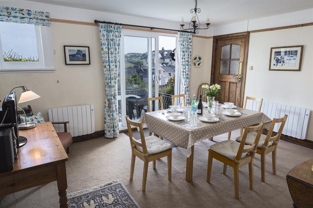 Dining area with doors to the terrace at Waders in Bonaventure Road, Salcombe