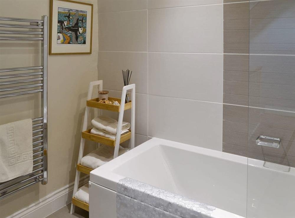 Family bathroom with shower over bath at Wagtail Cottage in Lesbury, near Alnwick, Northumberland