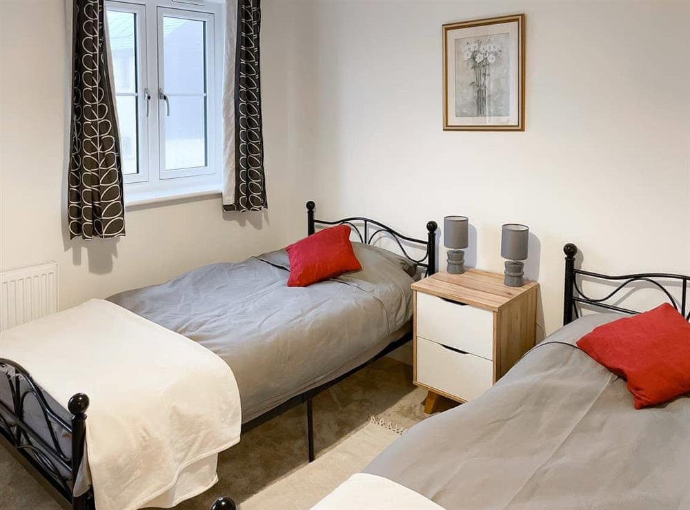 Twin bedroom at Wagtails in Dartmouth, Devon