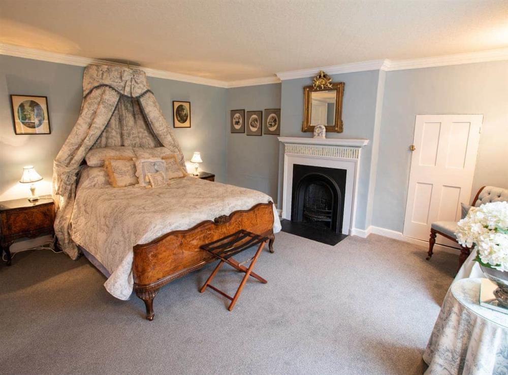Double bedroom (photo 3) at Walcot Hall in Alkborough, near Scunthorpe, South Humberside