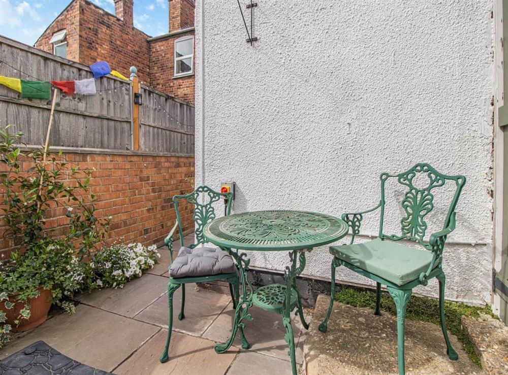Sitting-out-area at Waldeck Cottage in Lincoln, Lincolnshire