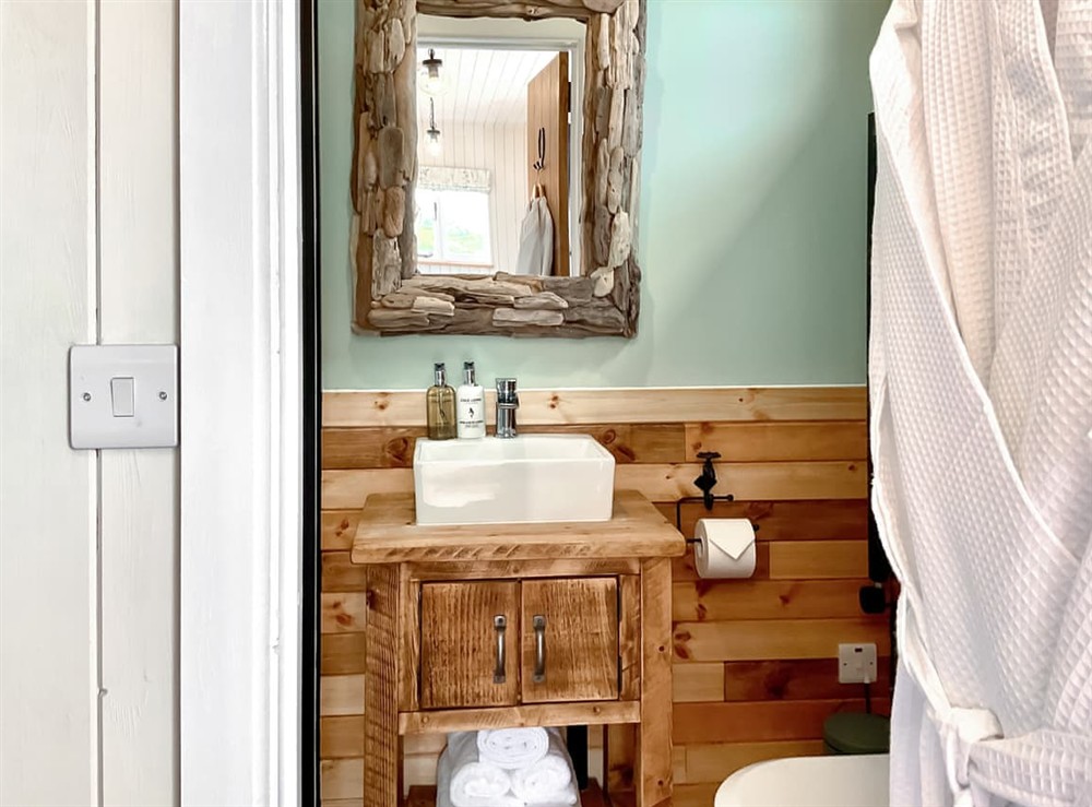 Shower room (photo 3) at Walkeridge Farm in Reading, Hampshire