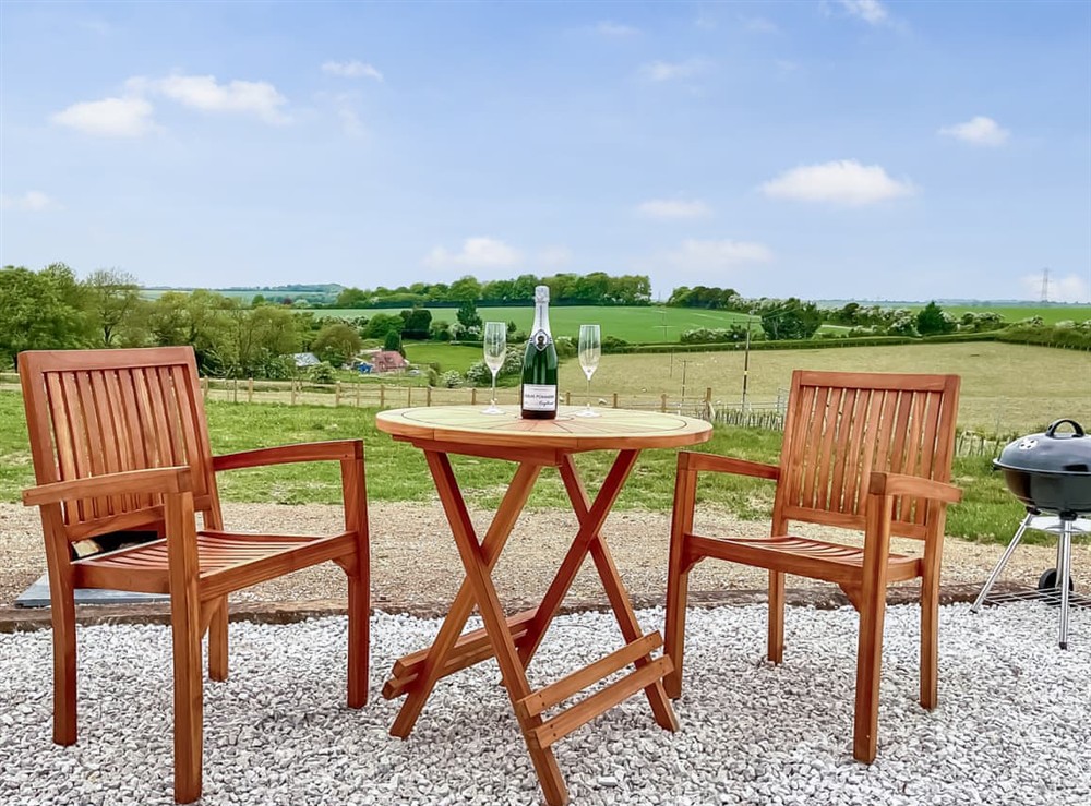 Sitting-out-area at Walkeridge Farm in Reading, Hampshire