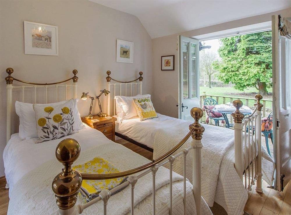 Charming twin bedroom with en-suite bathroom at Walkmill Lodge in Norbury, Nr Bishop’s Castle, Shropshire., Great Britain