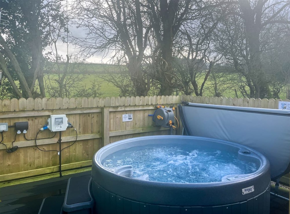 Hot tub at Bluebell Lodge, 