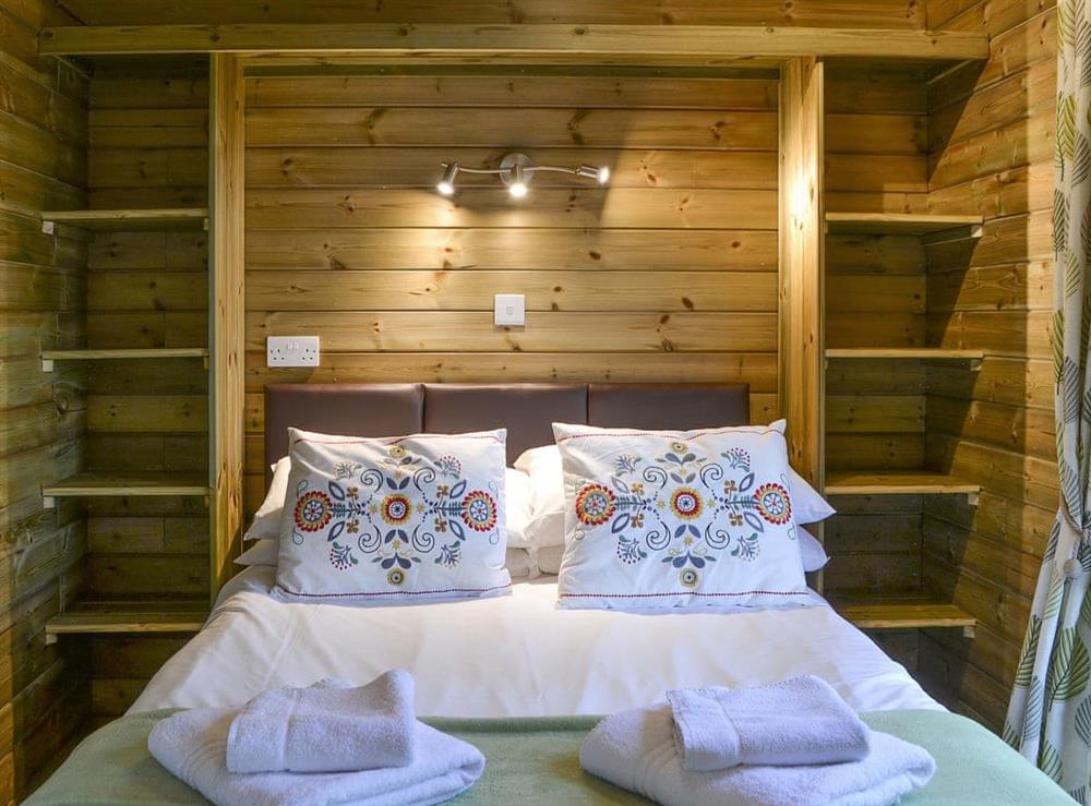 Comfortable double bedroom at Treehouse Cabin, 