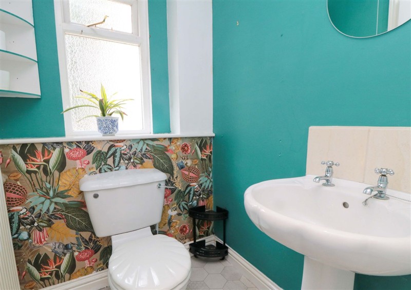 The bathroom at Walnut Cottage, Helmsley