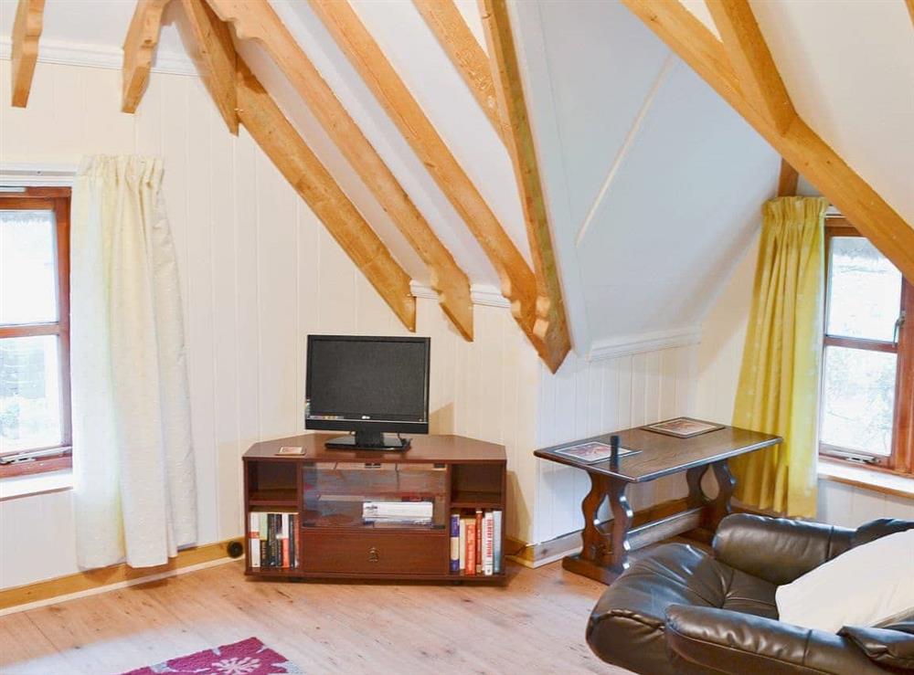 Living room (photo 2) at Walnut Tree Cottage in Burgate, near Fordingbridge, Hampshire