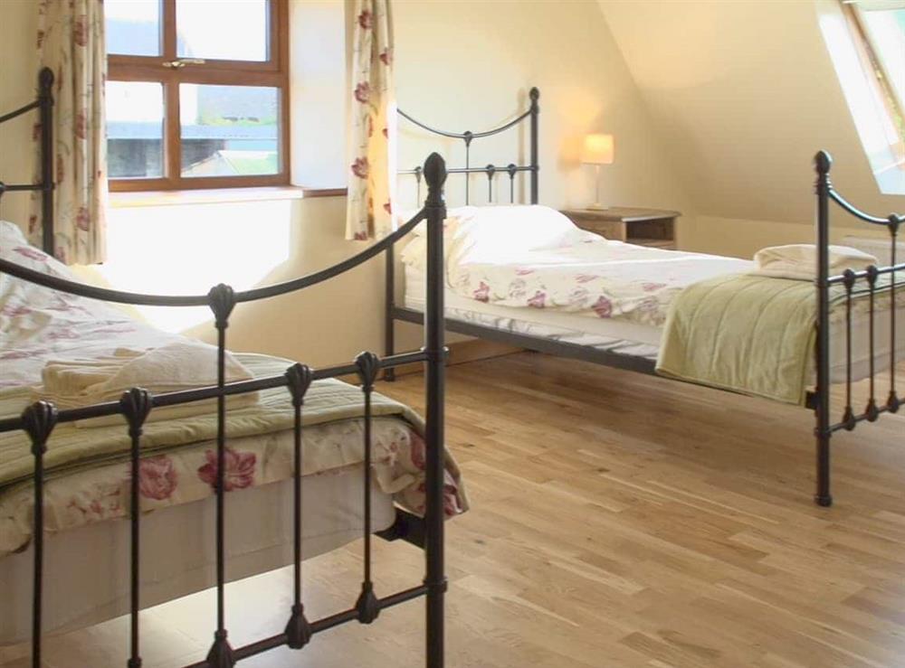 Twin bedroom at Walnut Tree Cottage in Melksham, Wiltshire