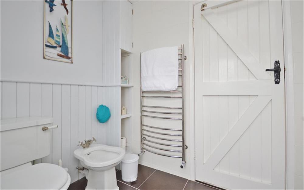 En suite shower room (photo 2) at Walnut Tree Cottage in Tiptoe