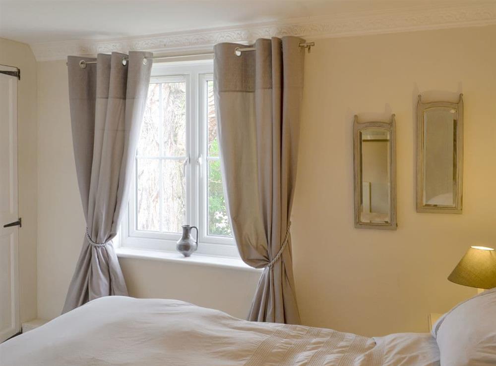 Comfortable en-suite double bedroom at Walnut Tree House in Tilney St Lawrence, near King’s Lynn, Norfolk
