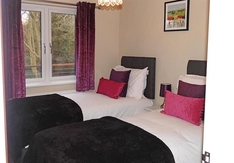 twin bedroom in a Selby Superior Lake View at Warren Wood Country Park in Hailsham, East Sussex