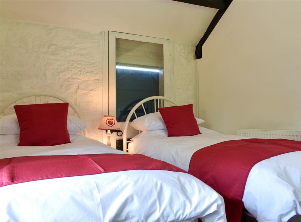 Twin bedroom at Sunny Gill View, 