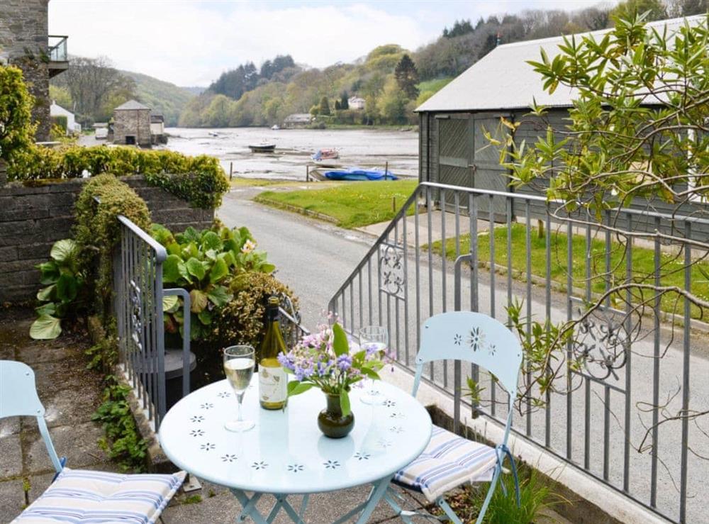 Sitting-out-area at Watercolour Cottage in Lerryn, Cornwall., Great Britain