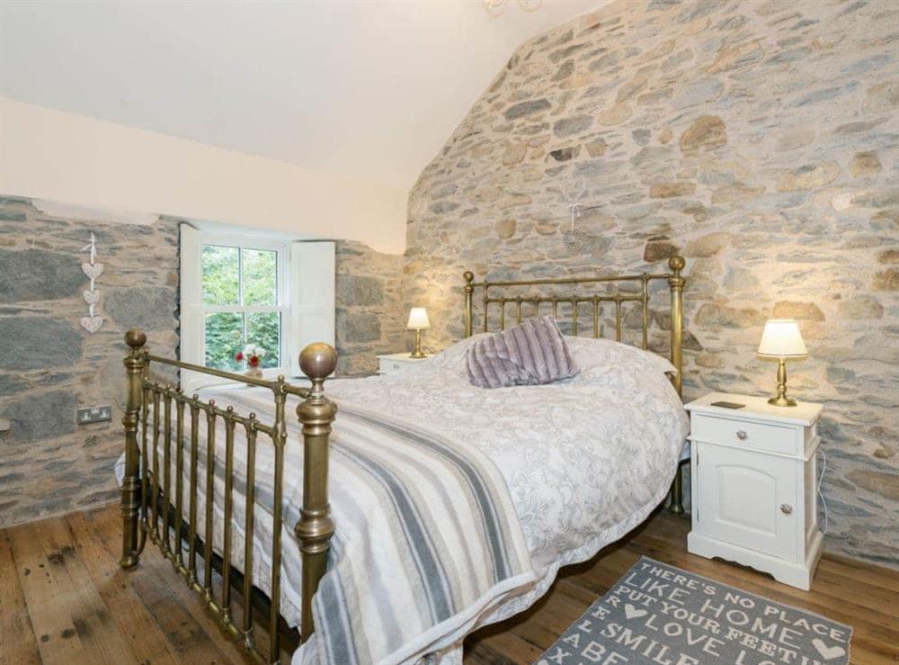 Master bedroom with kingsize bed and en-suite wetroom at Waterfall Wood Cottage in Glenridding, near Keswick, Cumbria