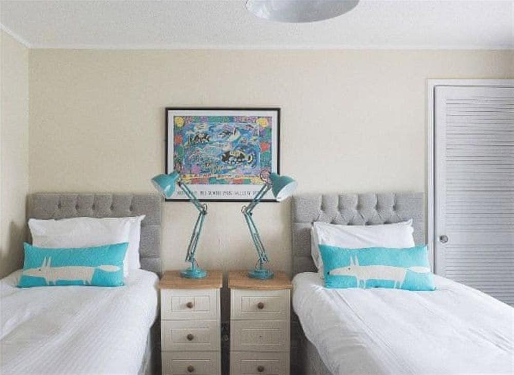 Stylish twin bedroom at Waterfront Apartment in Fowey, Cornwall