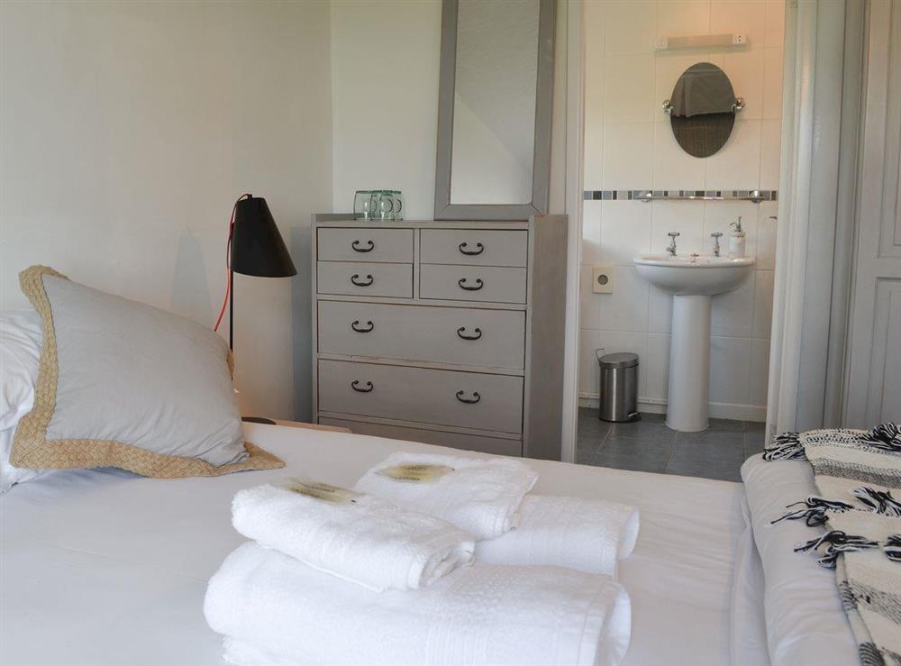 Double bedroom with en-suite (photo 2) at Waterfront Beach House in Criccieth, near Porthmadog, Gwynedd