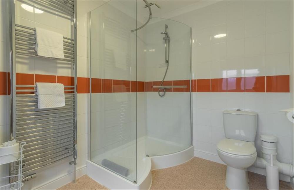 Bedroom one en-suite with large walk-in shower at Waterfront House, Malpas, Truro 