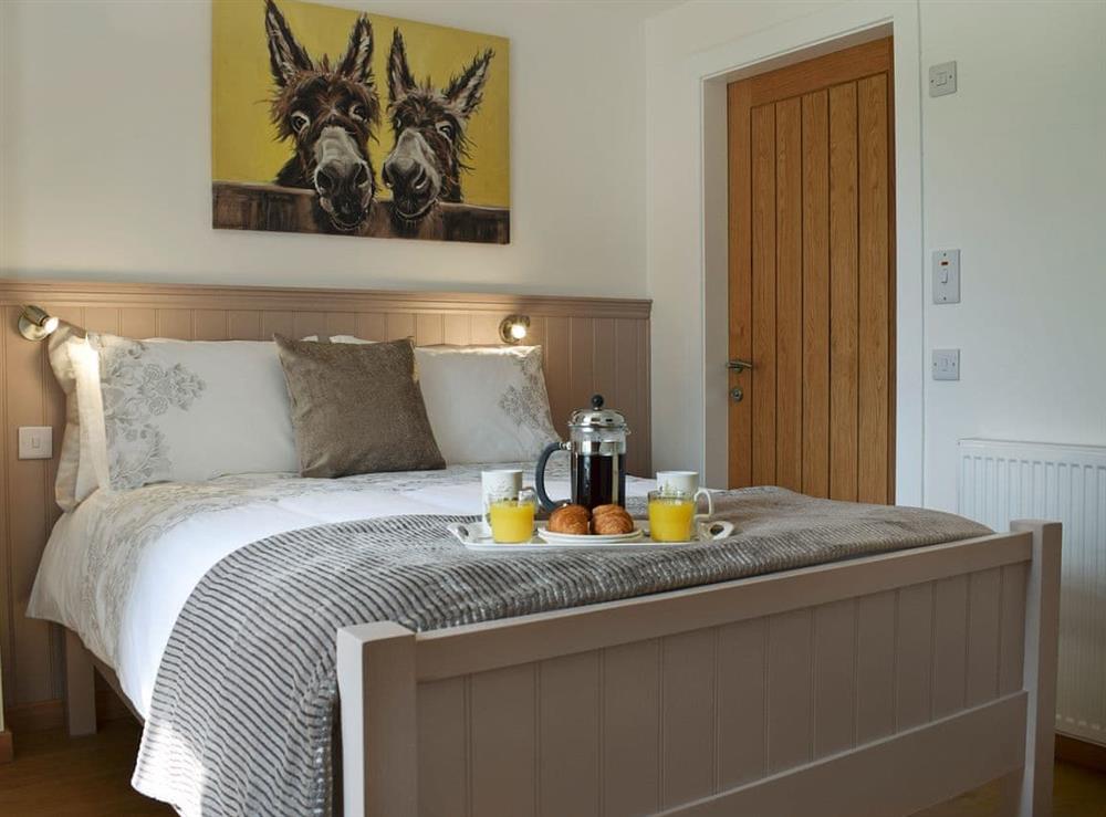 Relaxing double bedroom at Waterloo Farm House in Waterloo, near Dunkeld, Perthshire