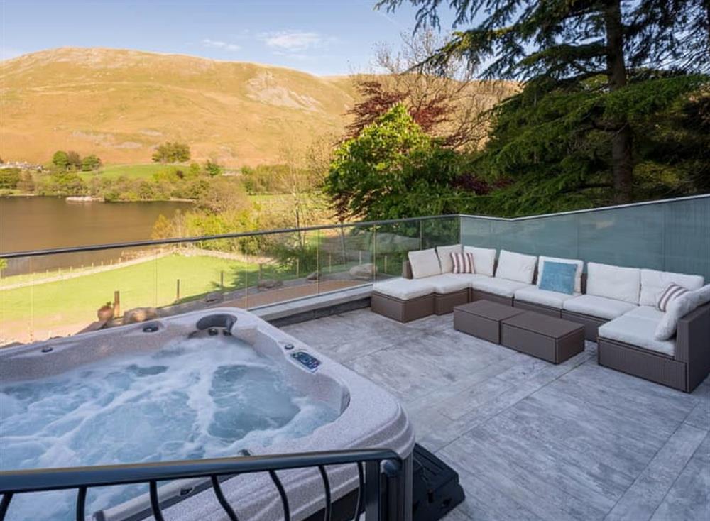 Hot tub at Waternook on Ullswater in Ullswater, Lake District