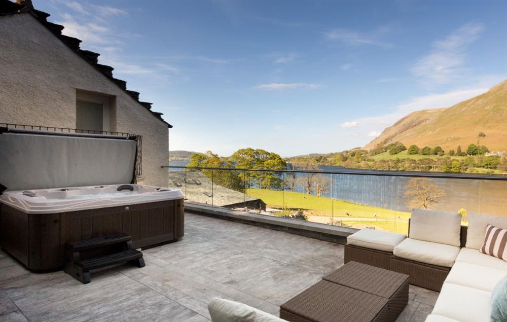 Infinity terrace including external hot tub, complete with underwater mood lighting and waterfall effect (photo 2)