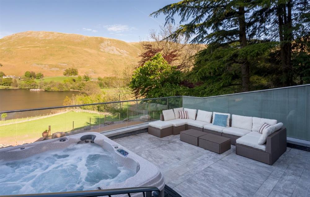 Infinity terrace including external hot tub, complete with underwater mood lighting and waterfall effect