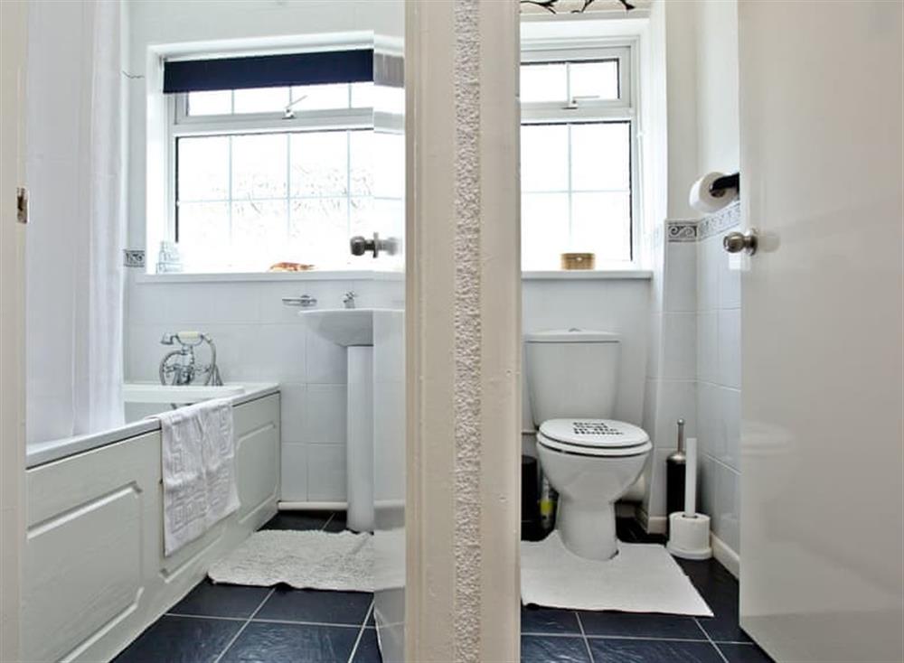 Bathroom at Waters Edge in Portreath & St Agnes, West Cornwall